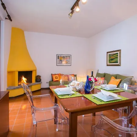 Sleeps 3 Apartamento Sala Comacina