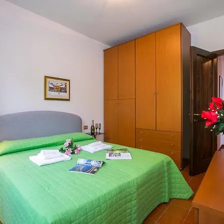Apartment Sleeps 3 *